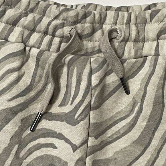 Sweaty Betty Essentials Shorts Size L Gray Zebra Cotton Drawstring Pockets NEW - Picture 3 of 12